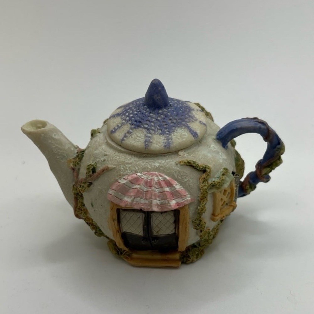 Vintage Tea Pot Tea Town Houses